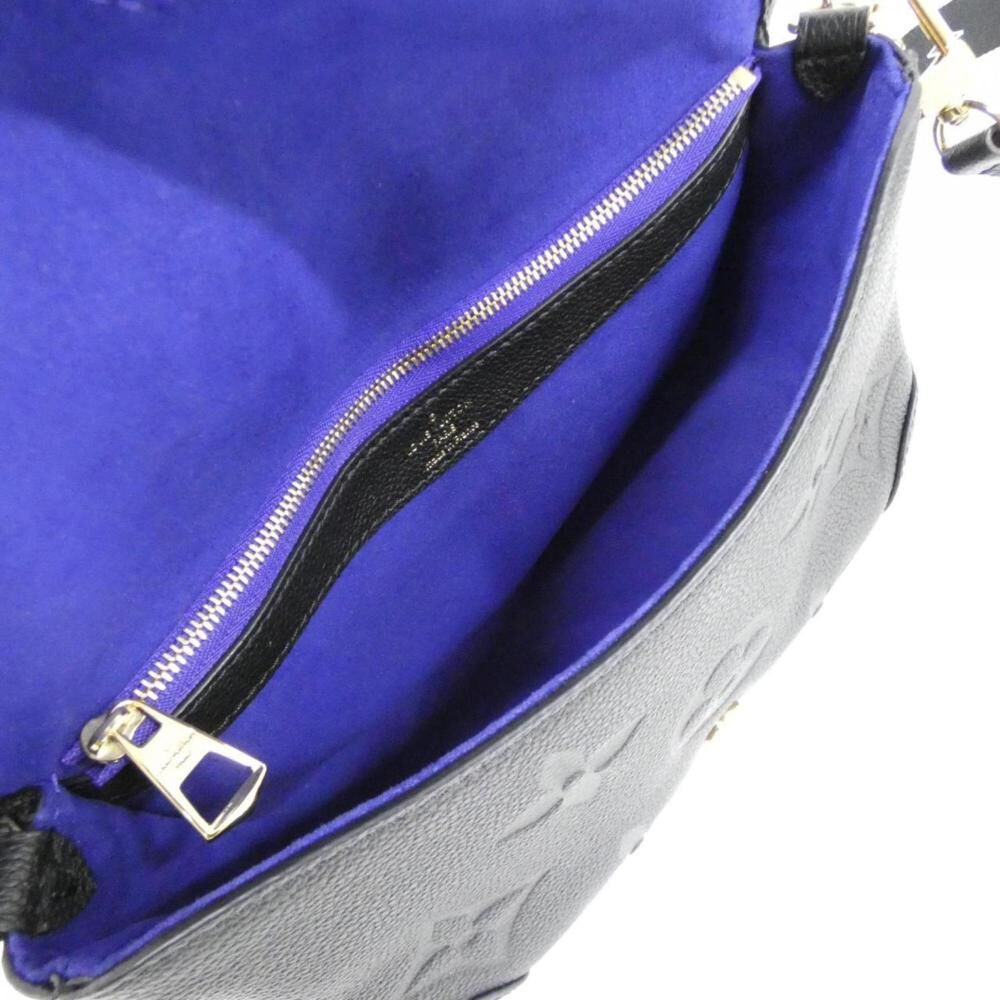 Louis Vuitton Shoulder Bags