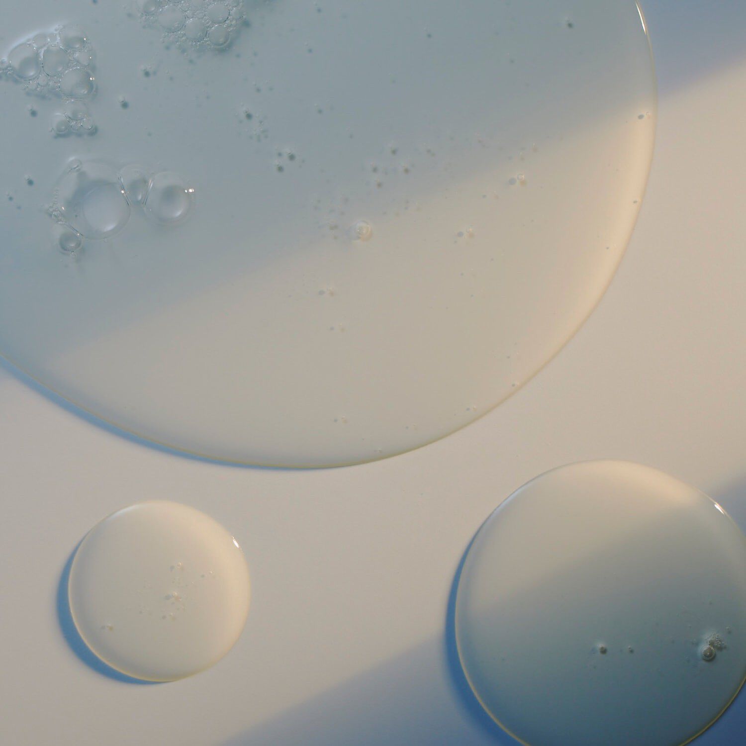 st&oslash;tter hudbarrieren og hj&aelig;lper med at forbedre hudens hudtekstur. Hy