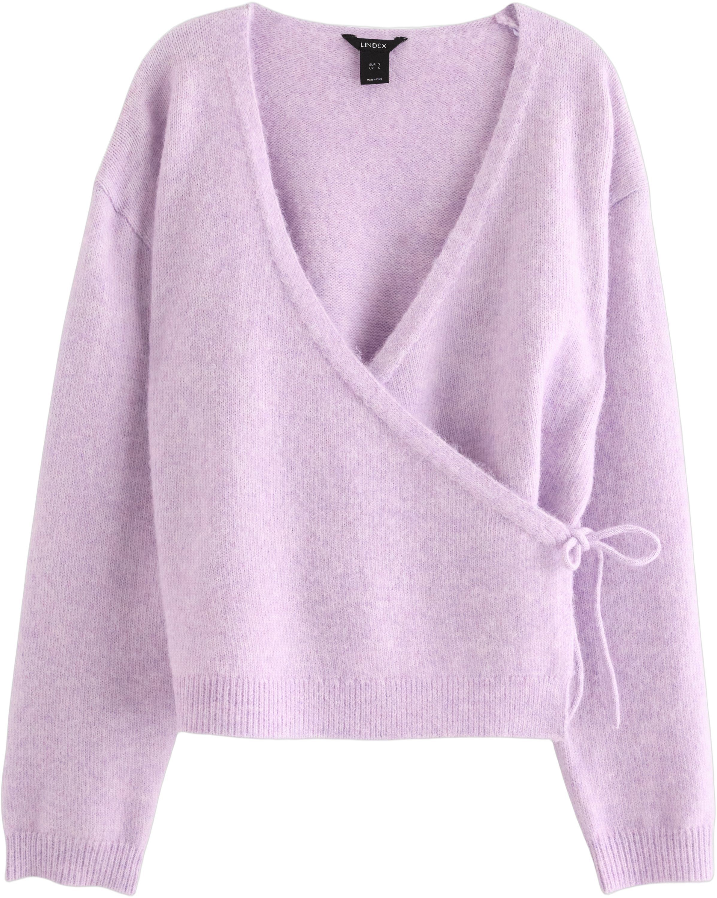 Myk, strikket sl&aring;-om-kofte med bind