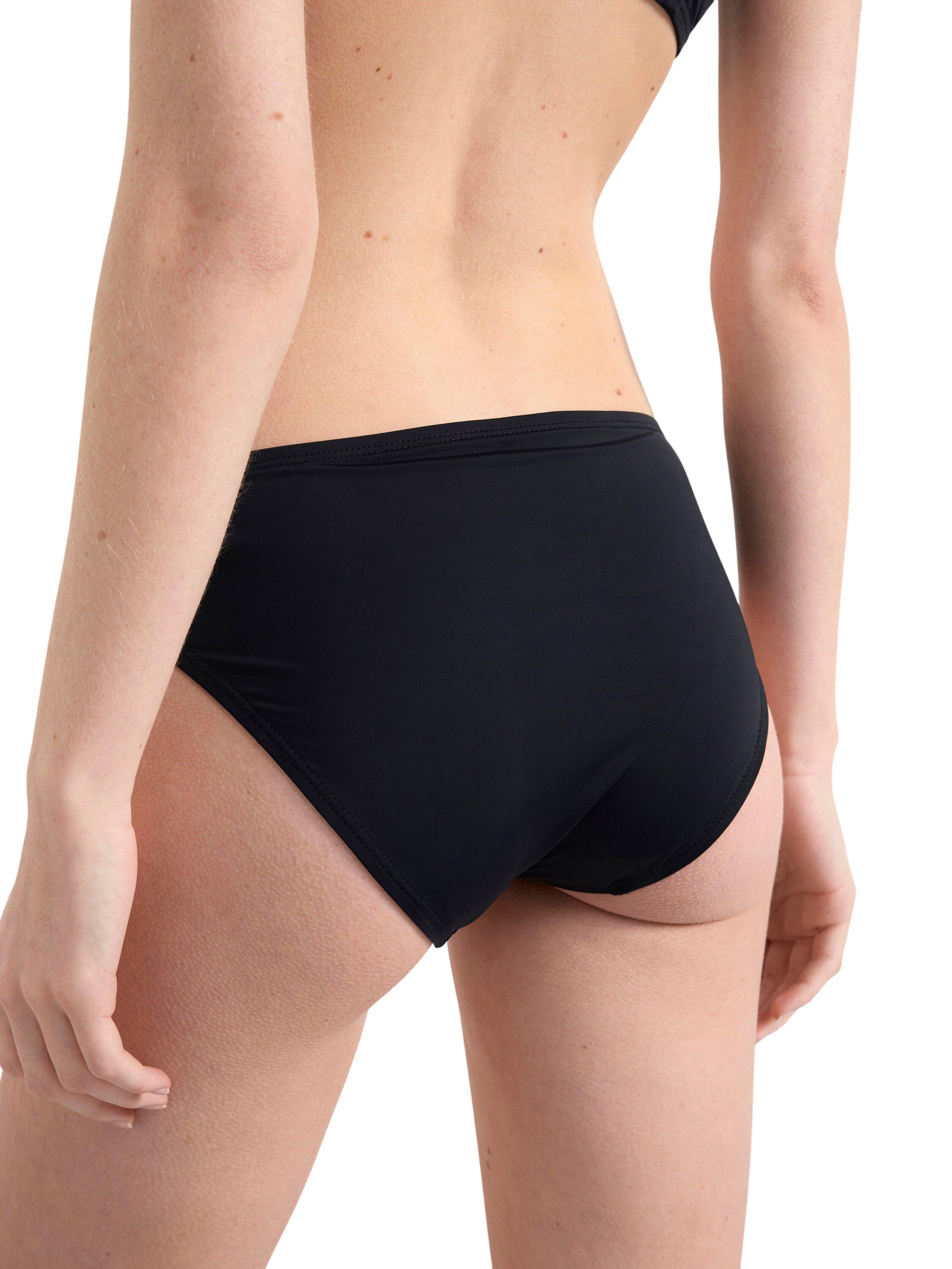 Bikinitrosor med normal midja