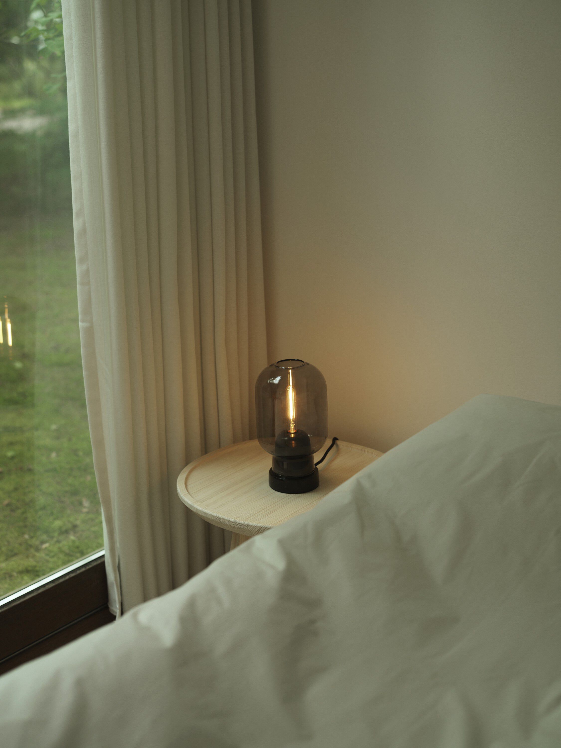 Amp bordslampa smoke/svart