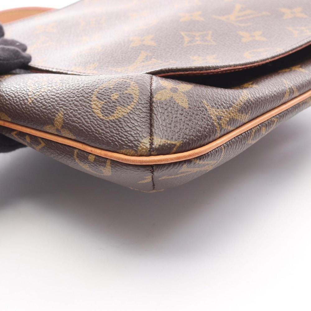 Louis Vuitton Shoulder Bags