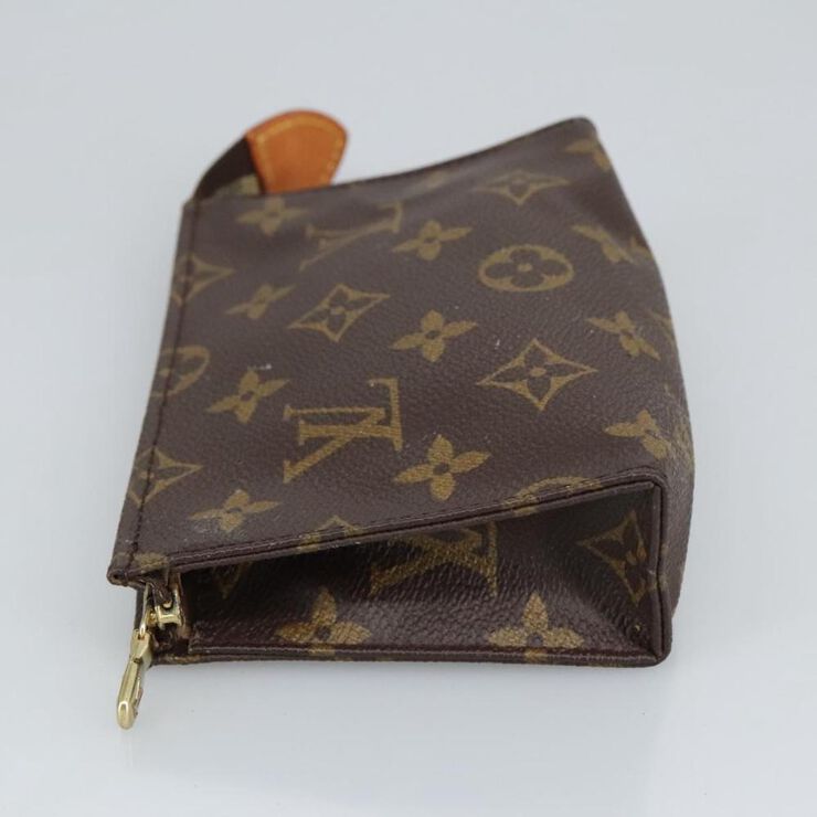 Louis Vuitton Poche Toilette