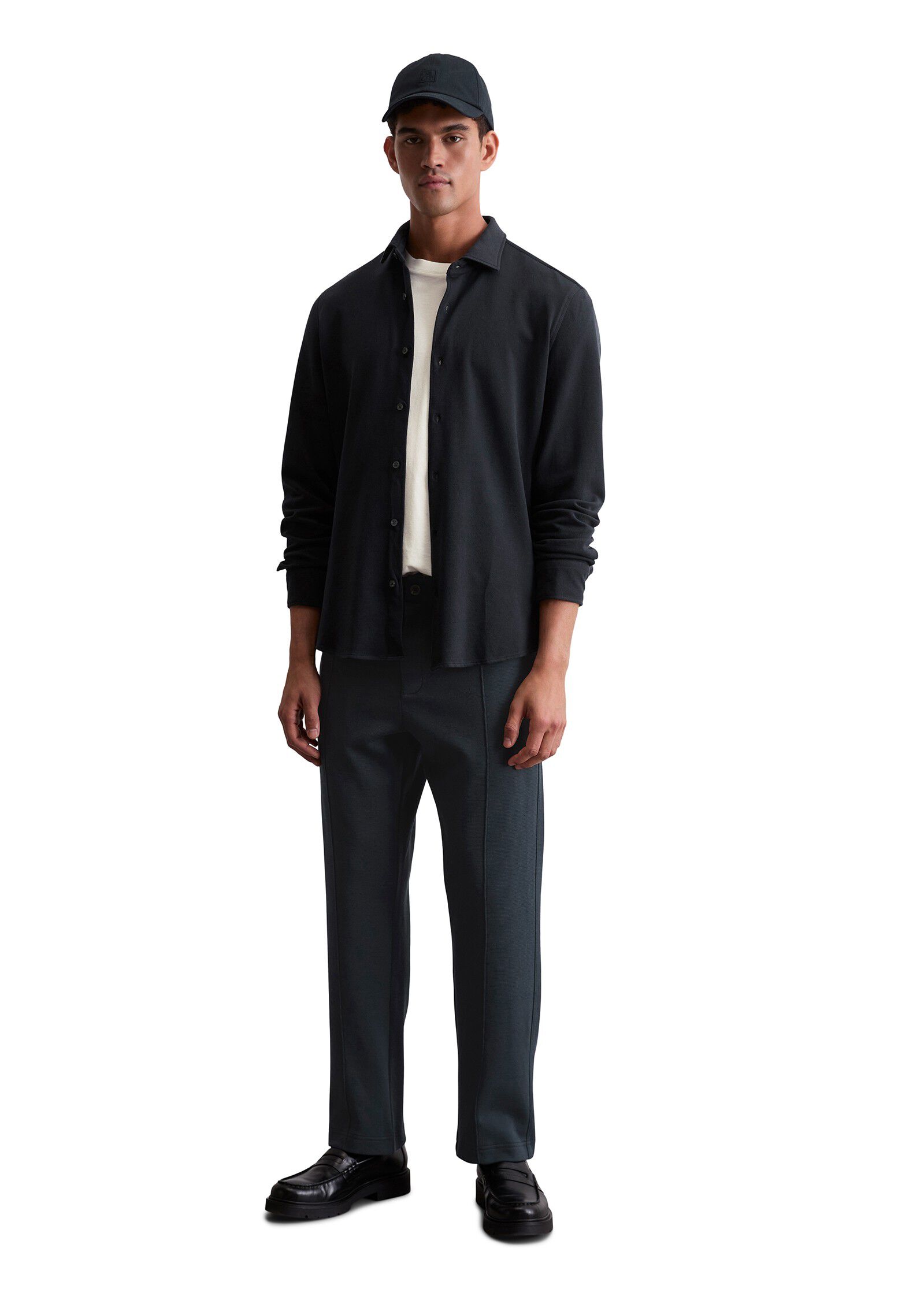 Spread collar, long sleeve, round h