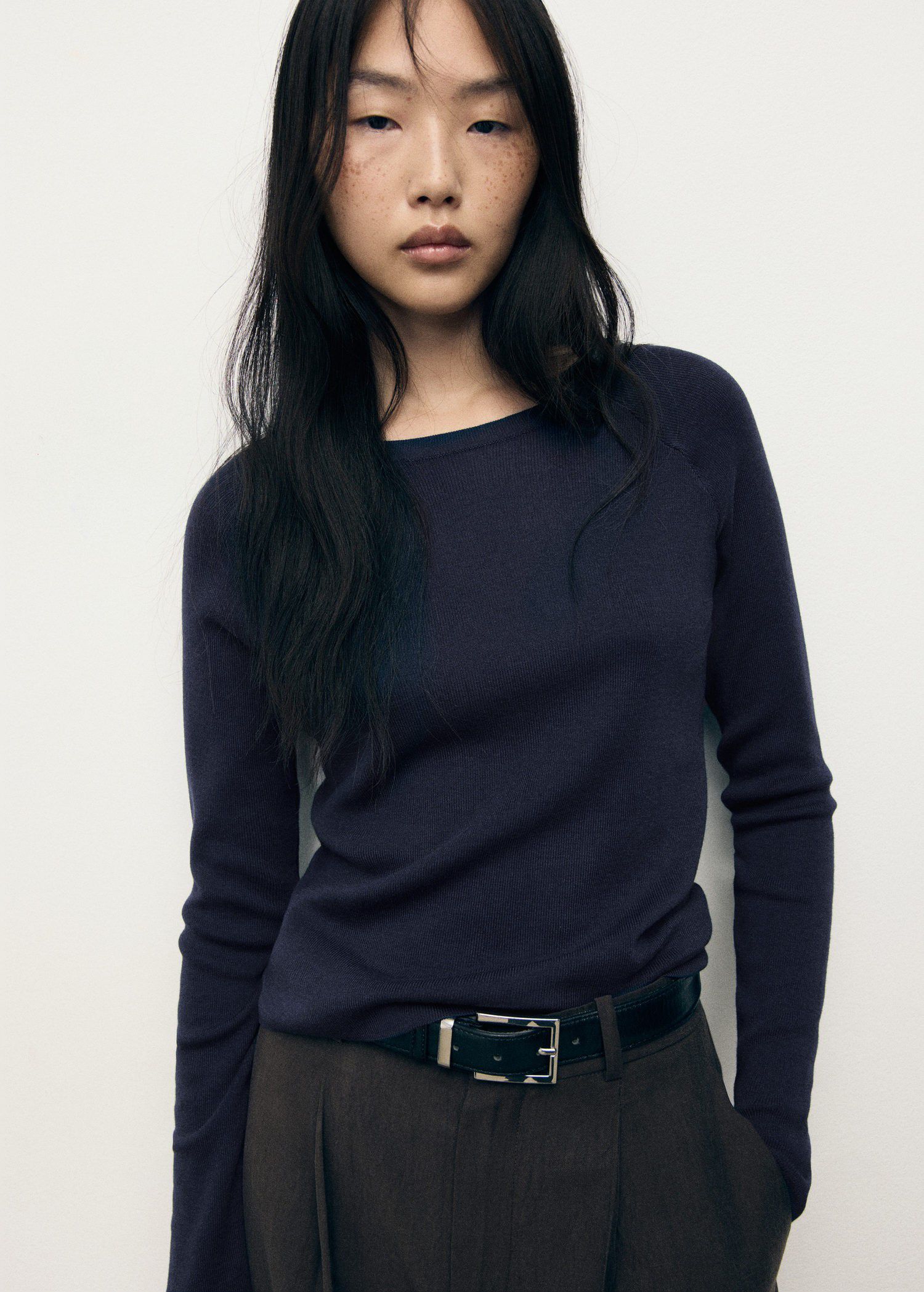 Long-sleeved fine-knit sweater