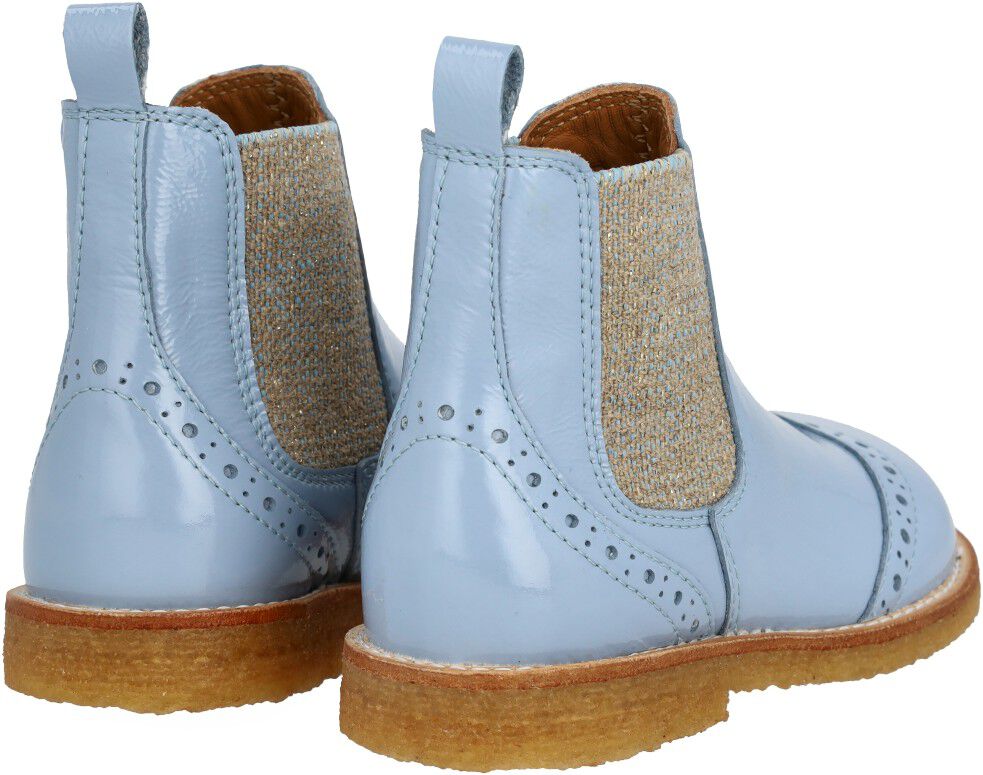 Chelsea st&oslash;vle med dekorativt brogue hulm&oslash;nster