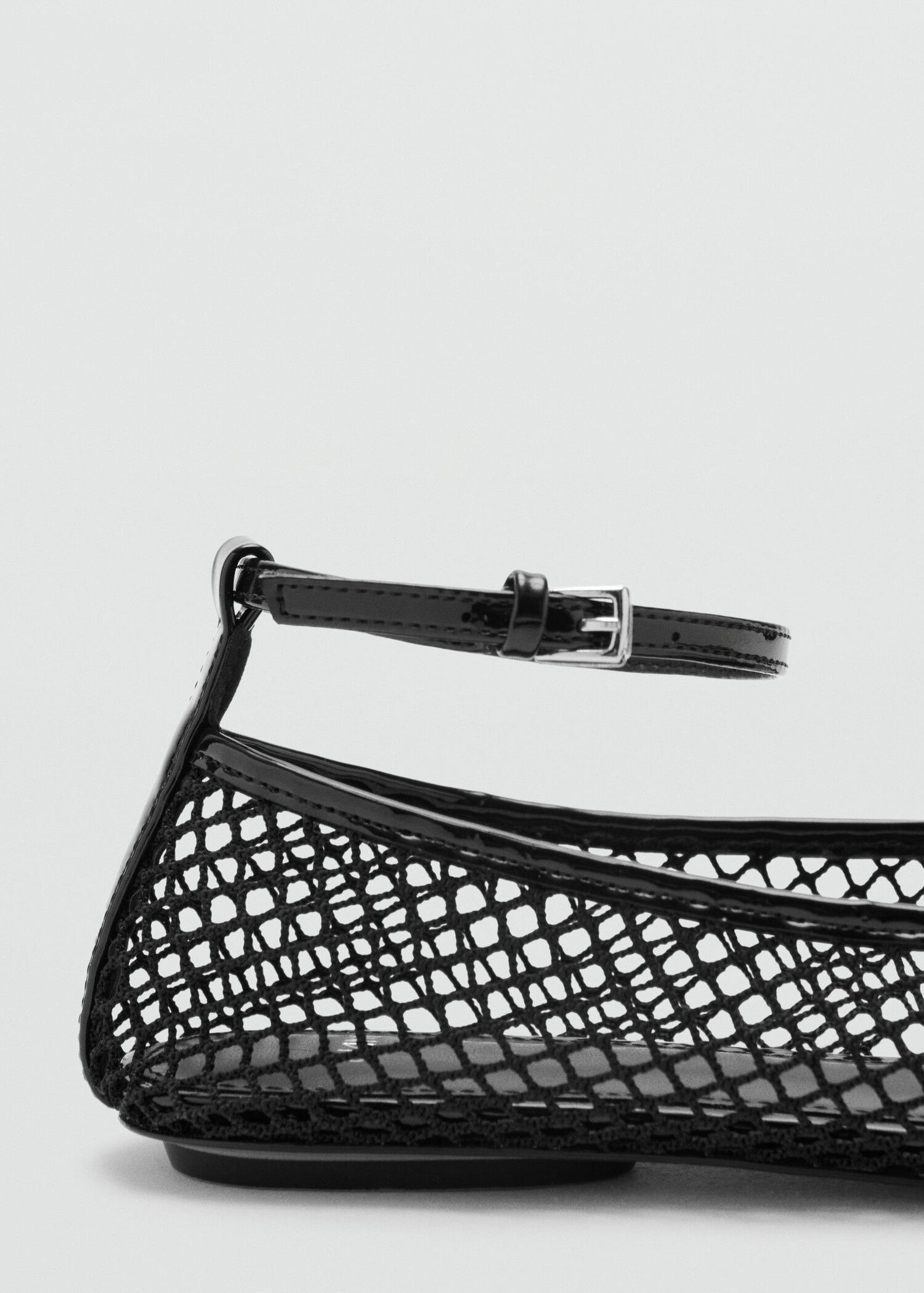 Ballet flats with mesh bracelet