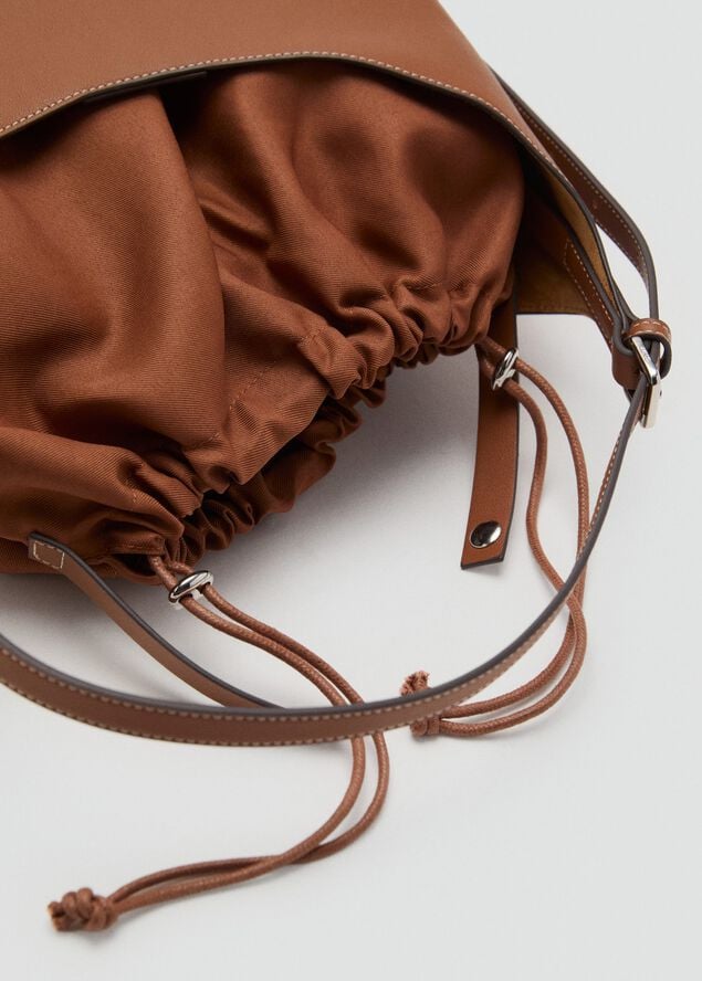 Shopper bag with buckle