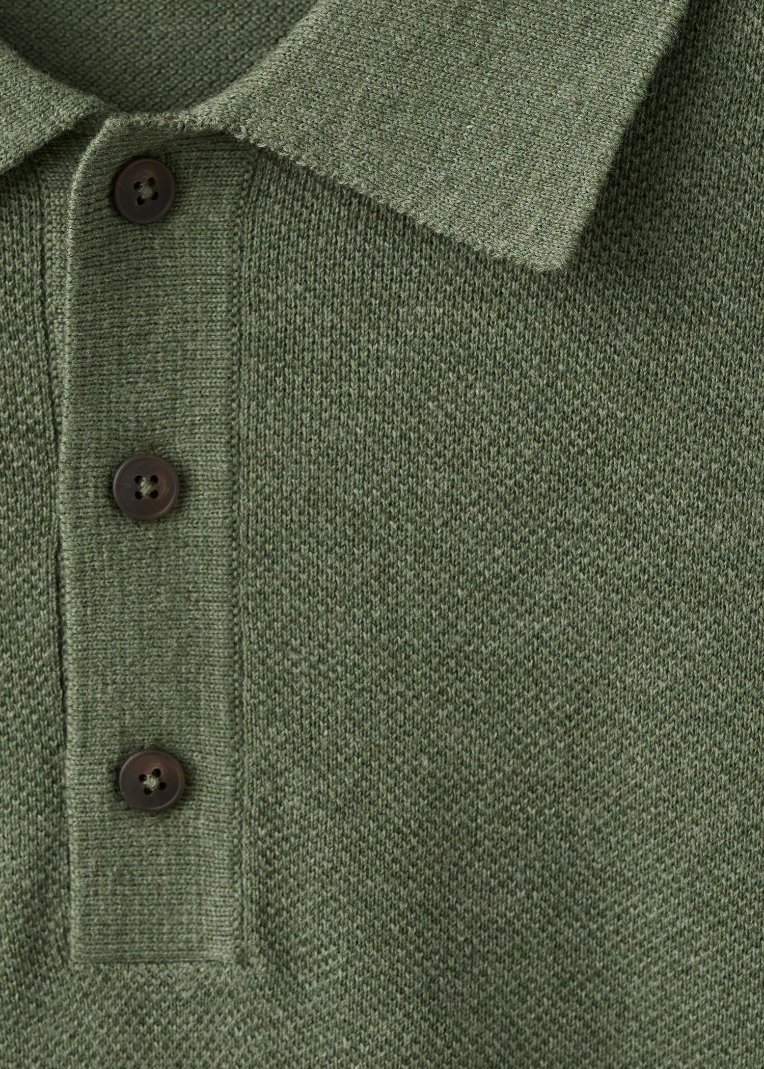 Fine knit polo shirt with microstru