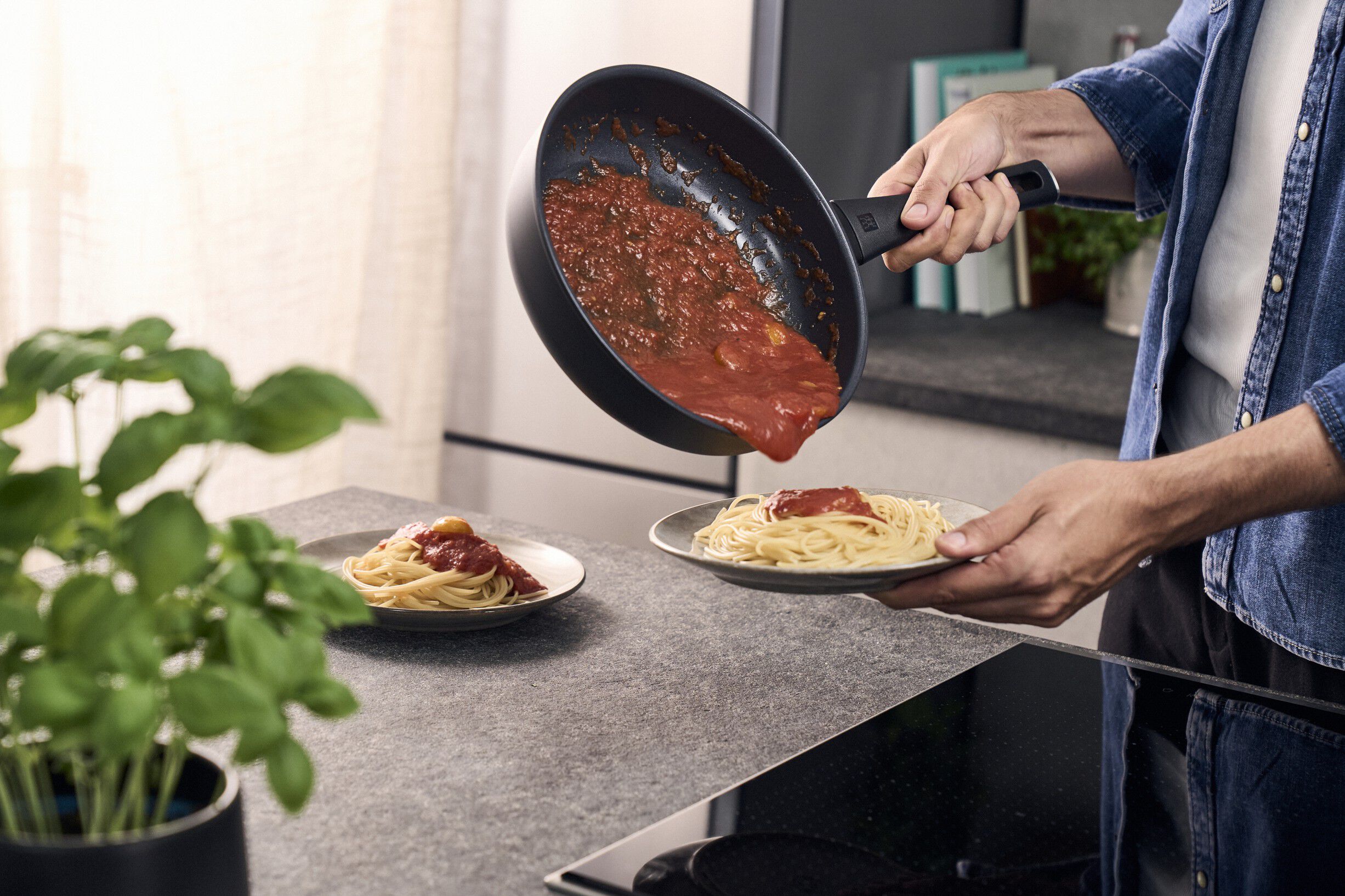 Madura Plus Ceramic Trakt&ouml;rpanna, 28 cm, Aluminum, Titanf&ouml;rst&auml;rkt kera