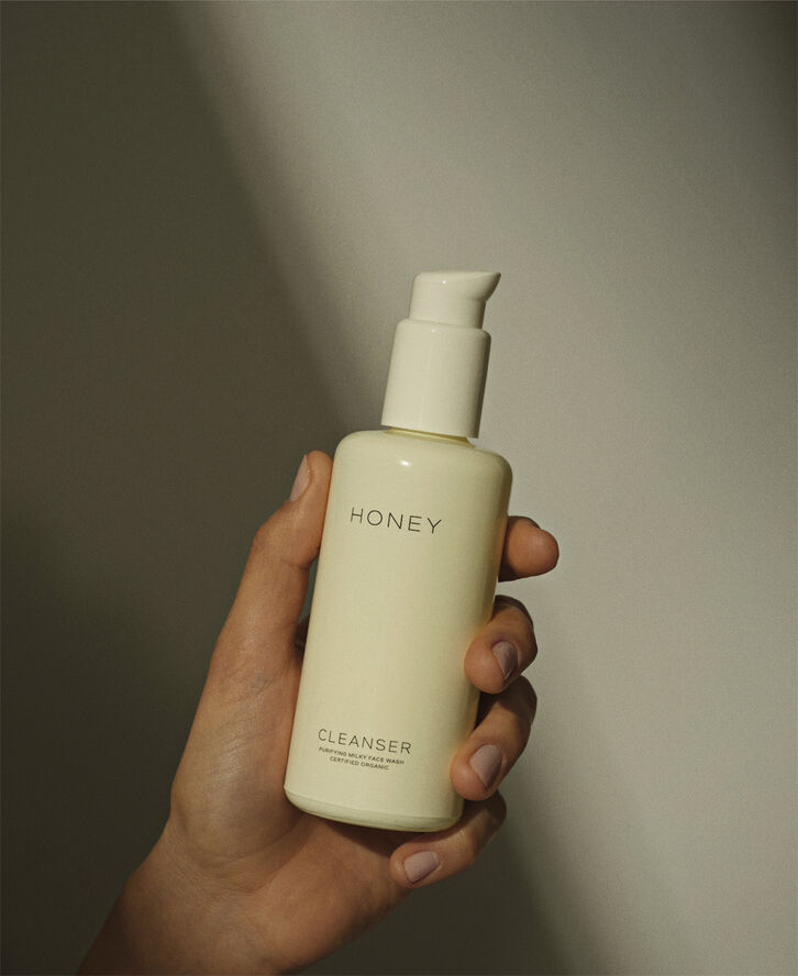 Cleanser - purifying milky face wash