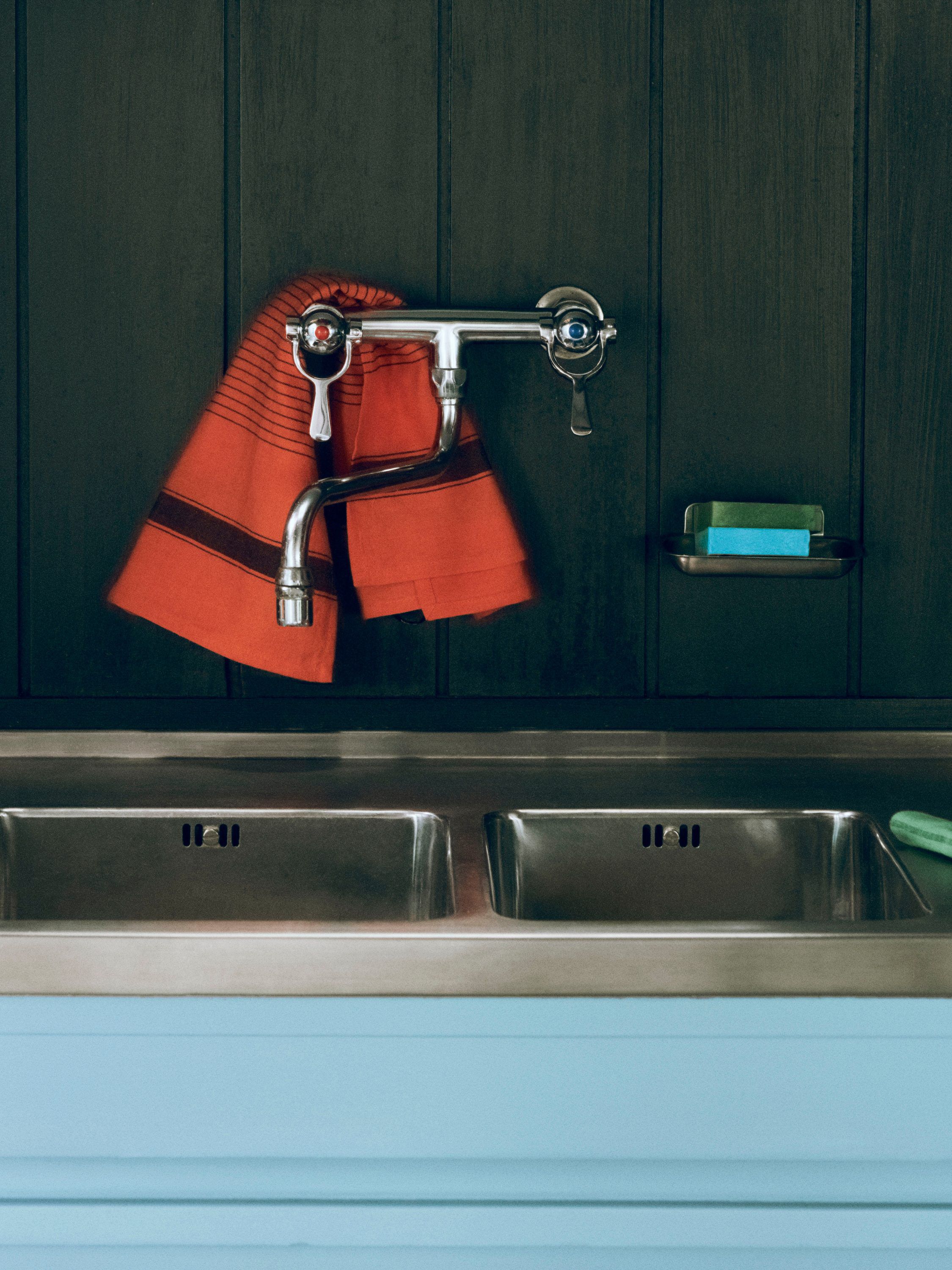 Linear Tea Towel-W52 x L80-Warm red