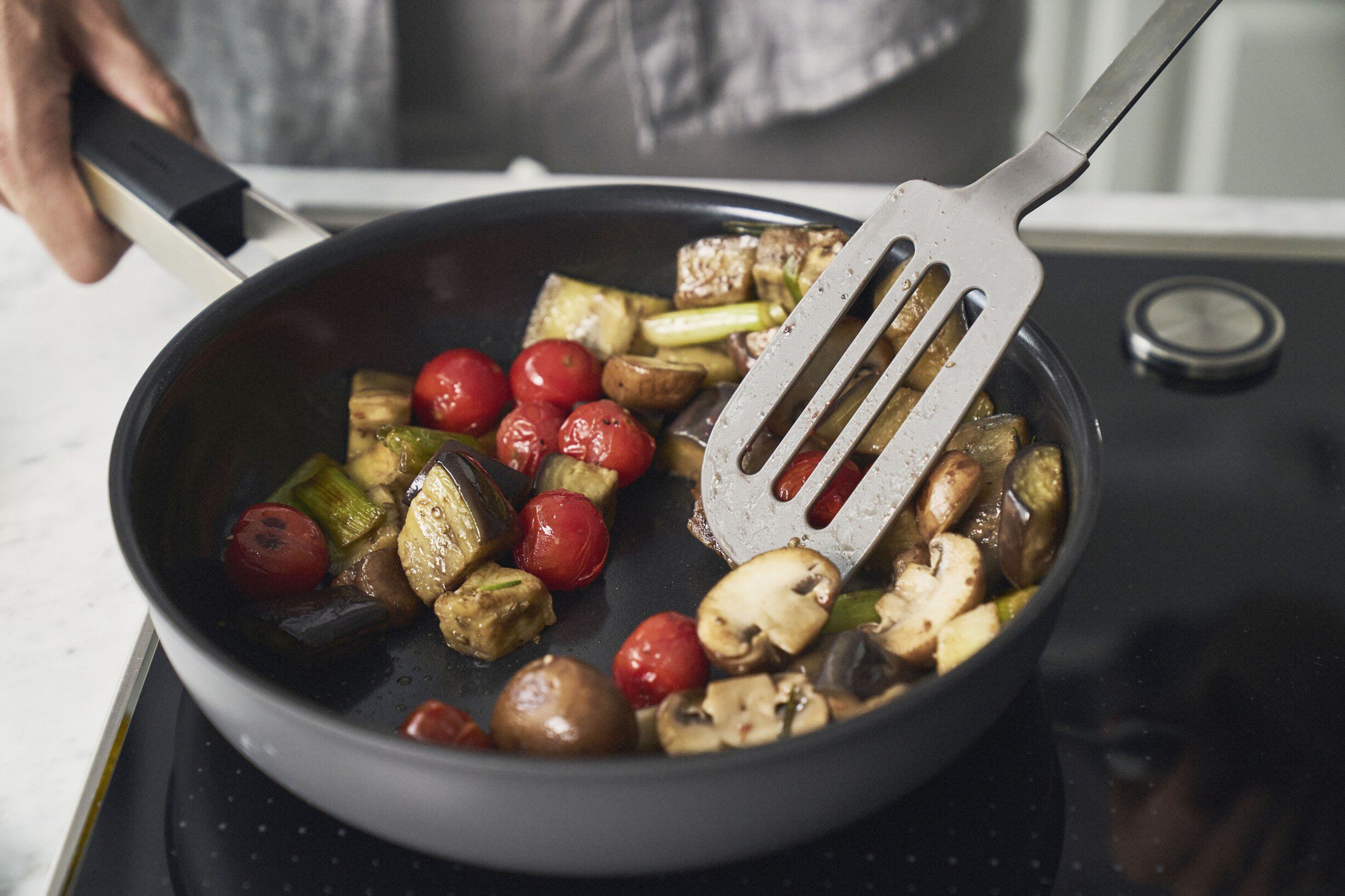 Stekpanna, 28 cm, 18/10 Rostfritt st&aring;l, Keramisk bel&auml;ggning