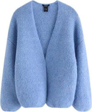 Soft and cosy knitted cardigan with