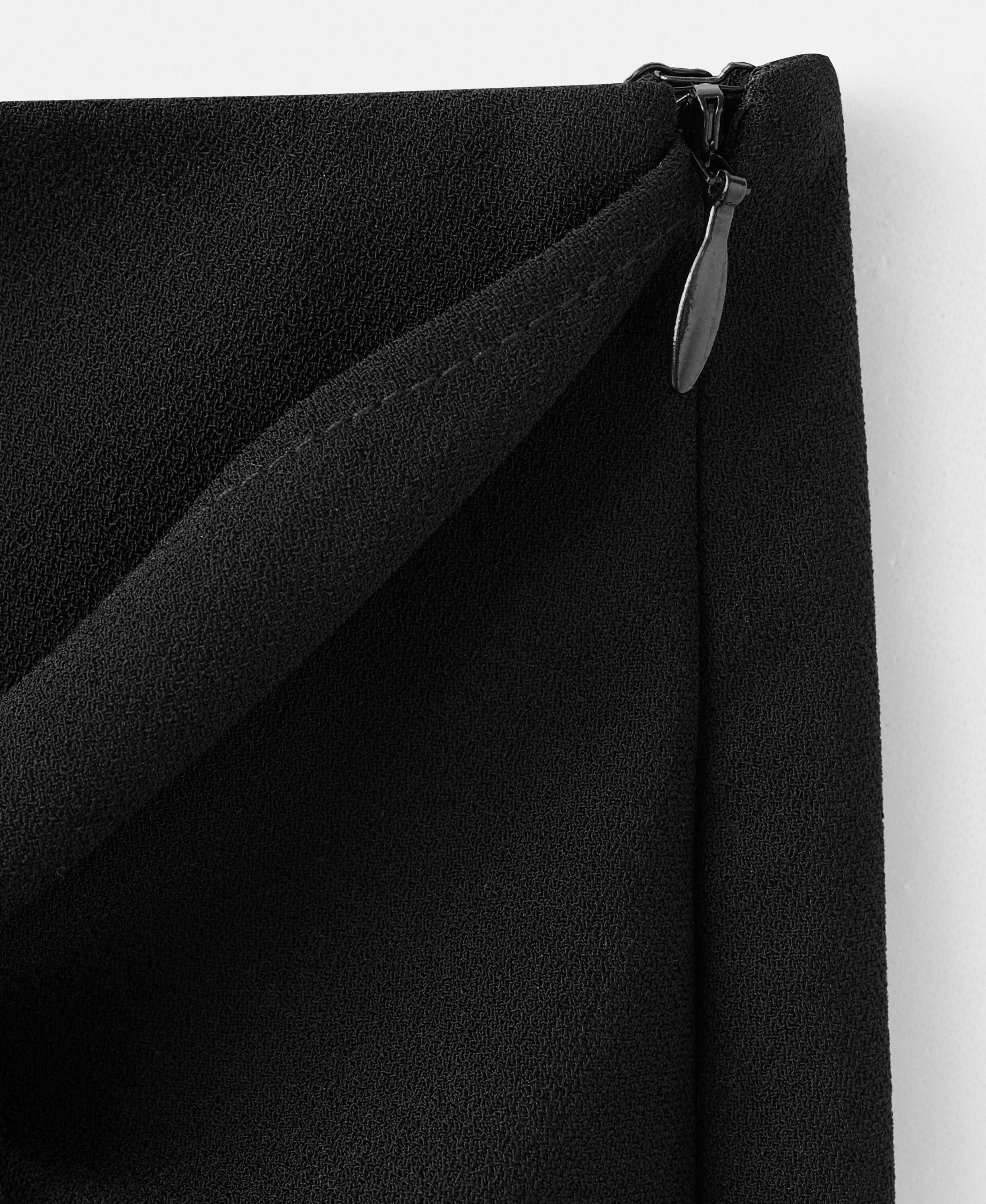 Straight shorts with tie detail