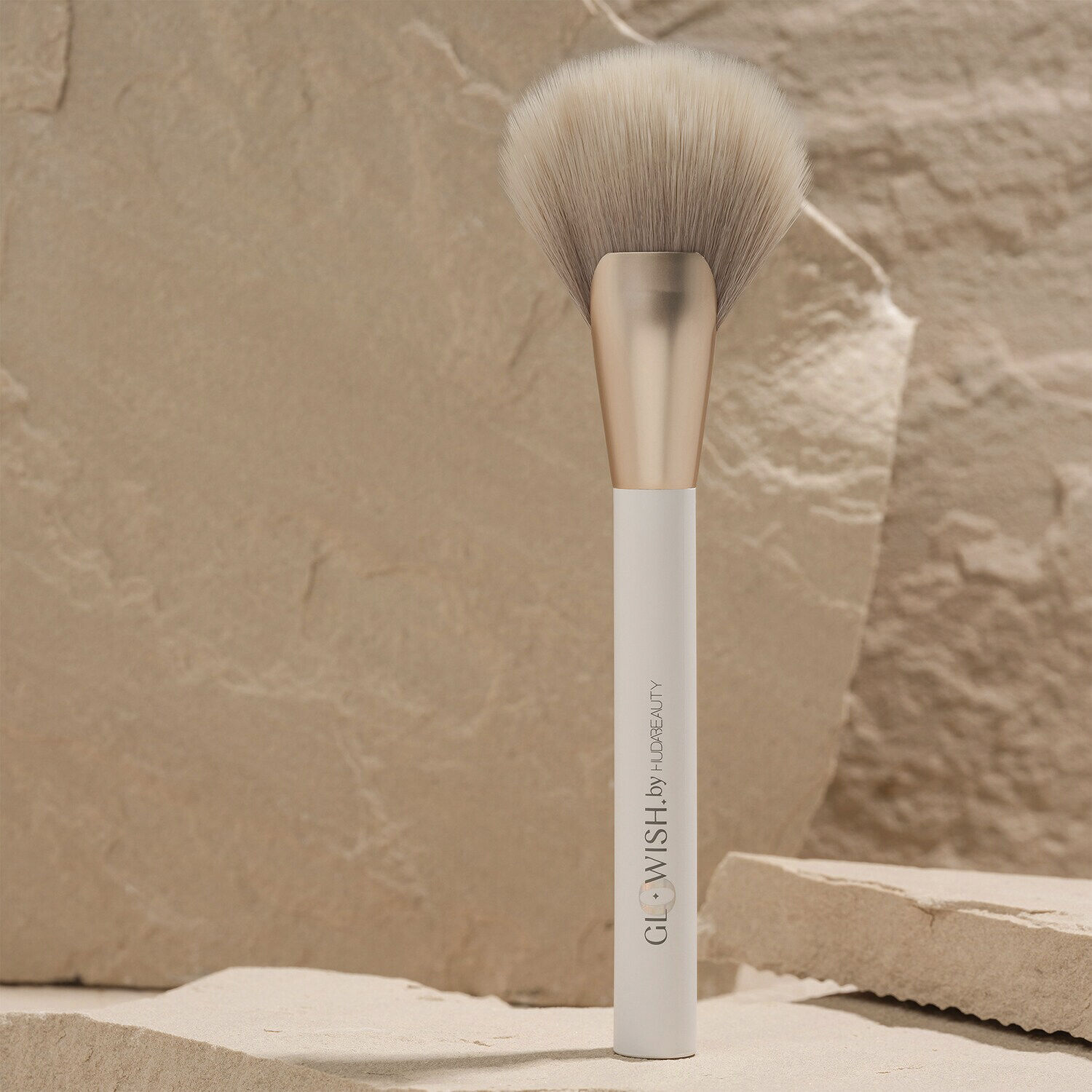 Glowish - Airbrush finish - Complexion brush
