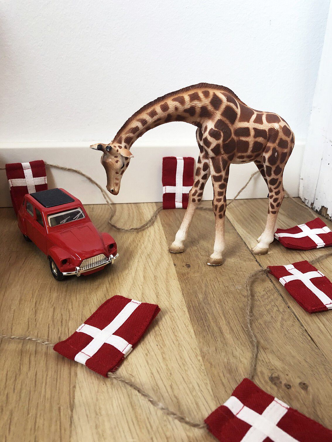 Stor flagranke med Dannebrogsflag