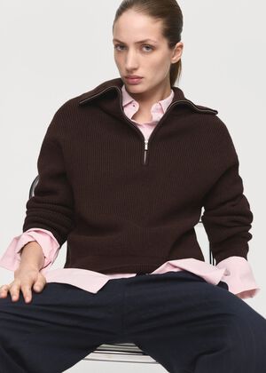 Sweater with contrasting zip collar