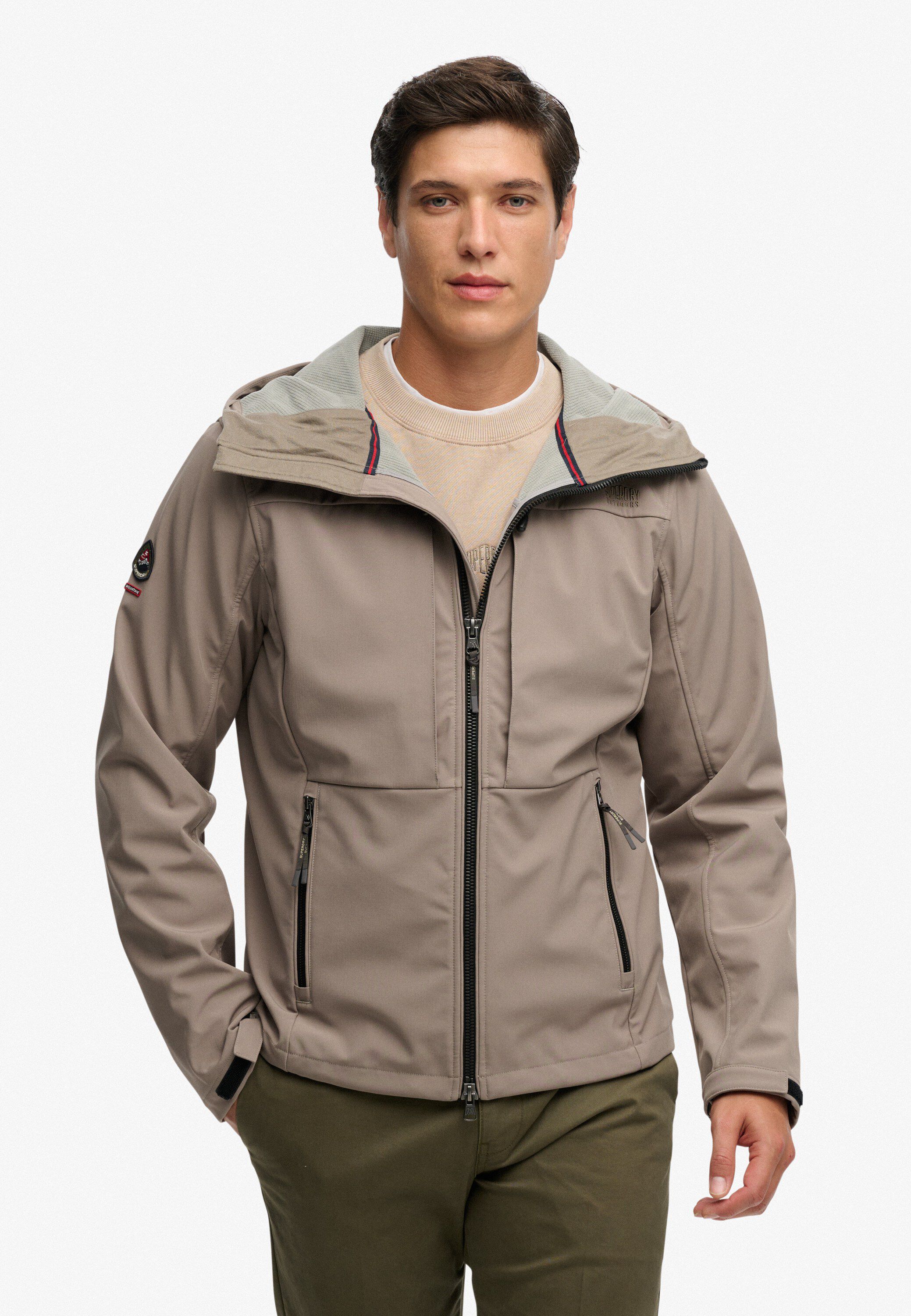 HOODED SOFTSHELL TREKKER JKT