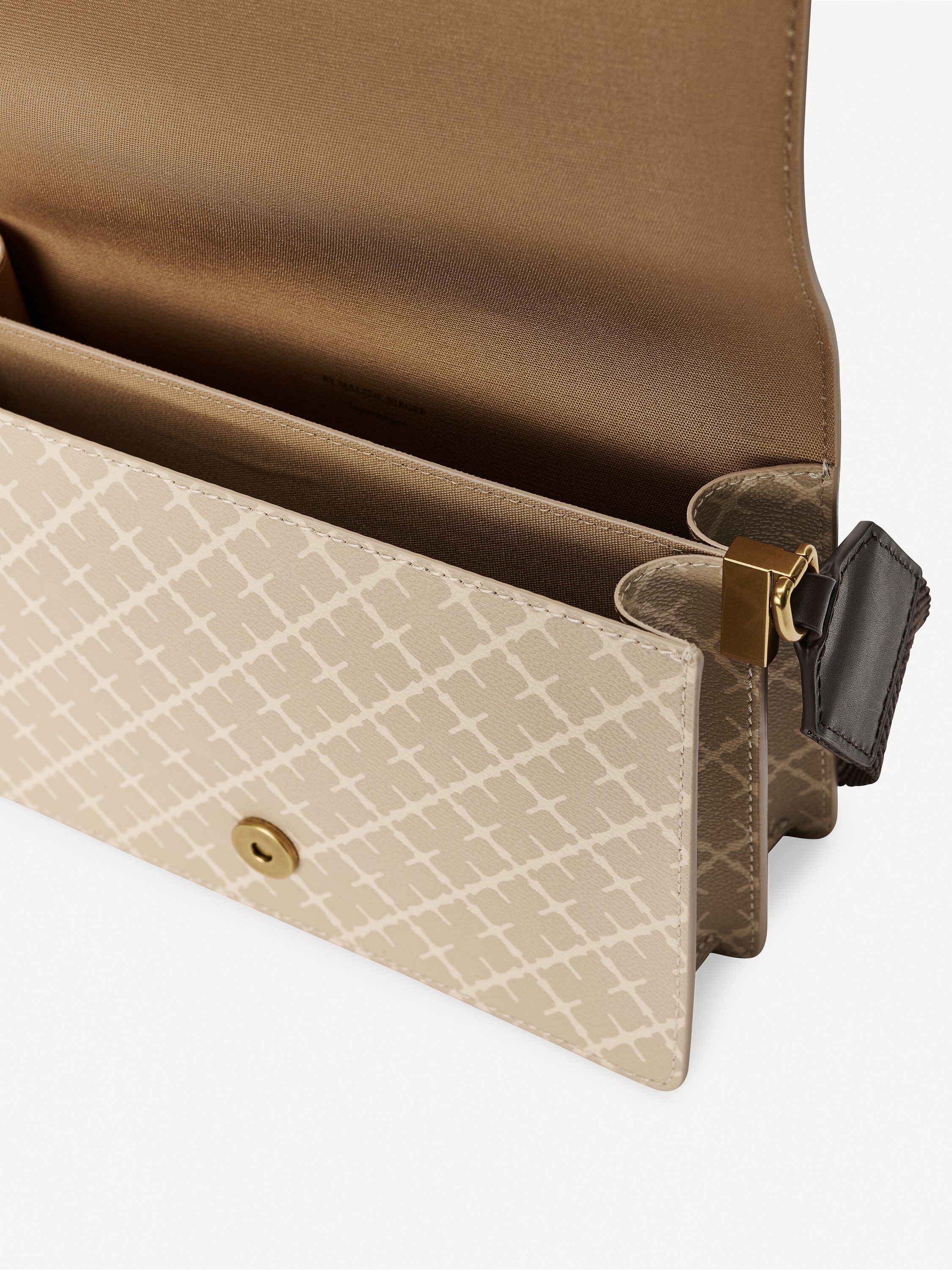 Loenna axelv&auml;ska