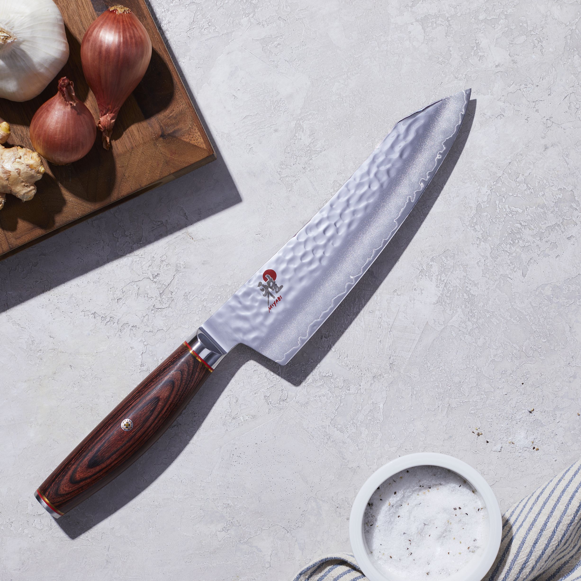 6000 MCT Rocking Santoku 180 Brun Fin egg