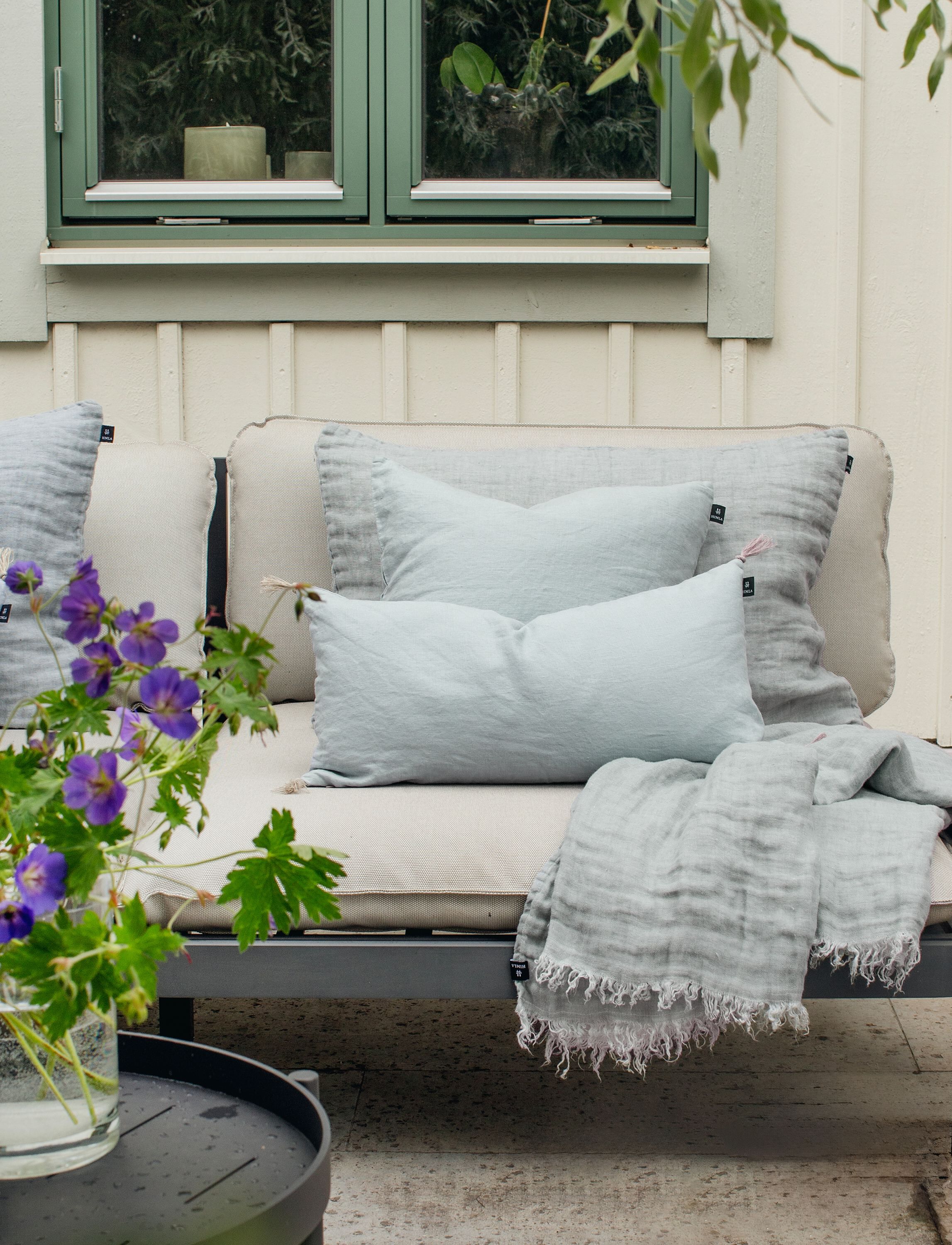 Sunshine Cushion with zip