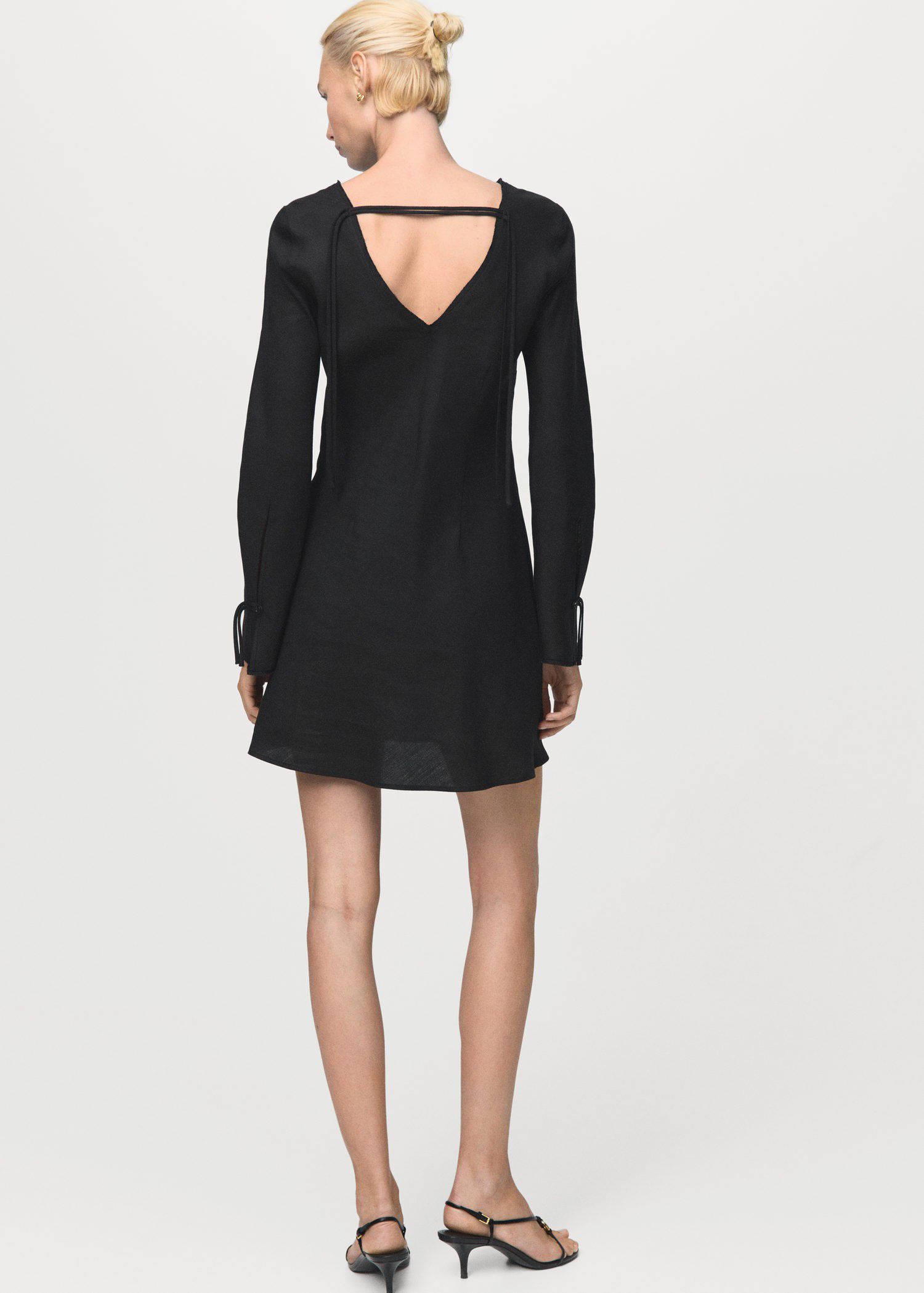 Linen dress with back opening