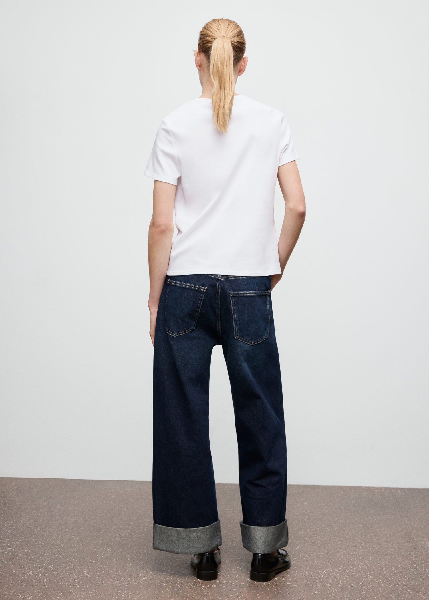 Short-sleeved cotton t-shirt