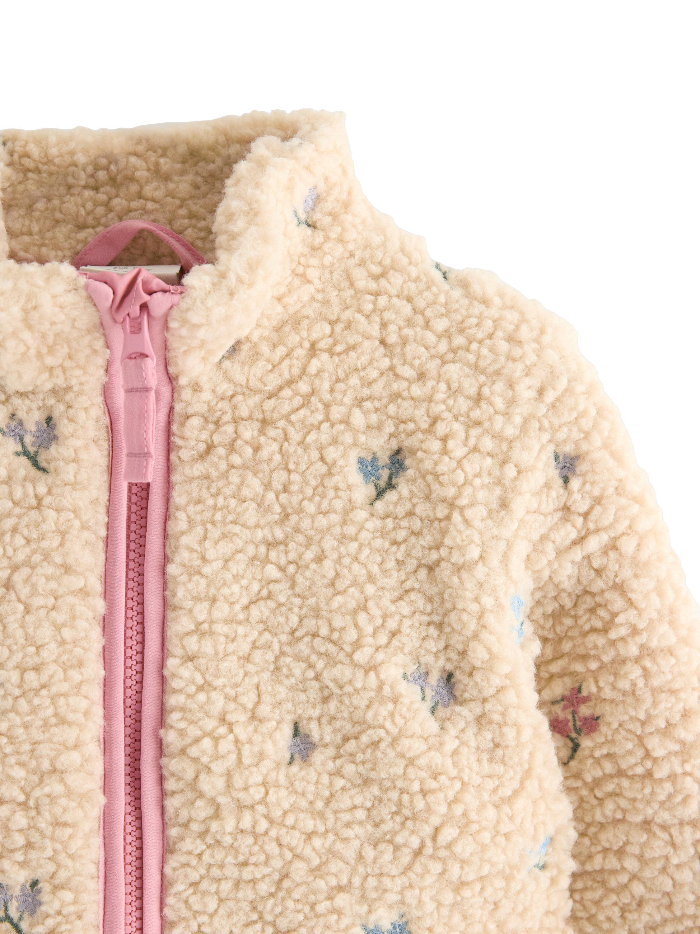 A warm and cosy pile jacket with si