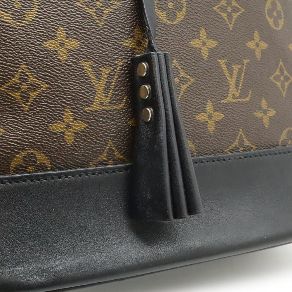 Louis Vuitton Shoulder Bags