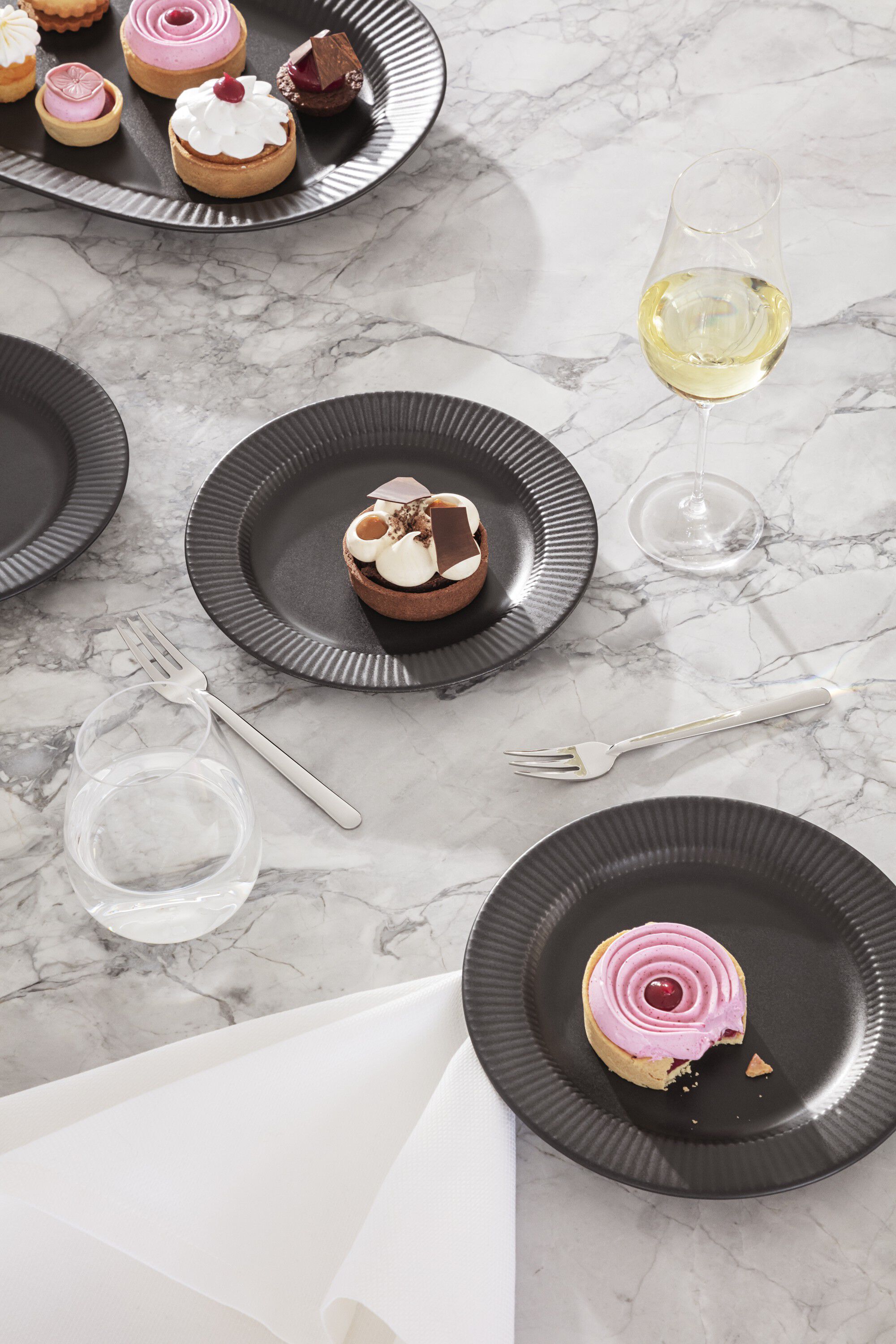 Legio Nova Serveringsfad 37 x 25 cm Black