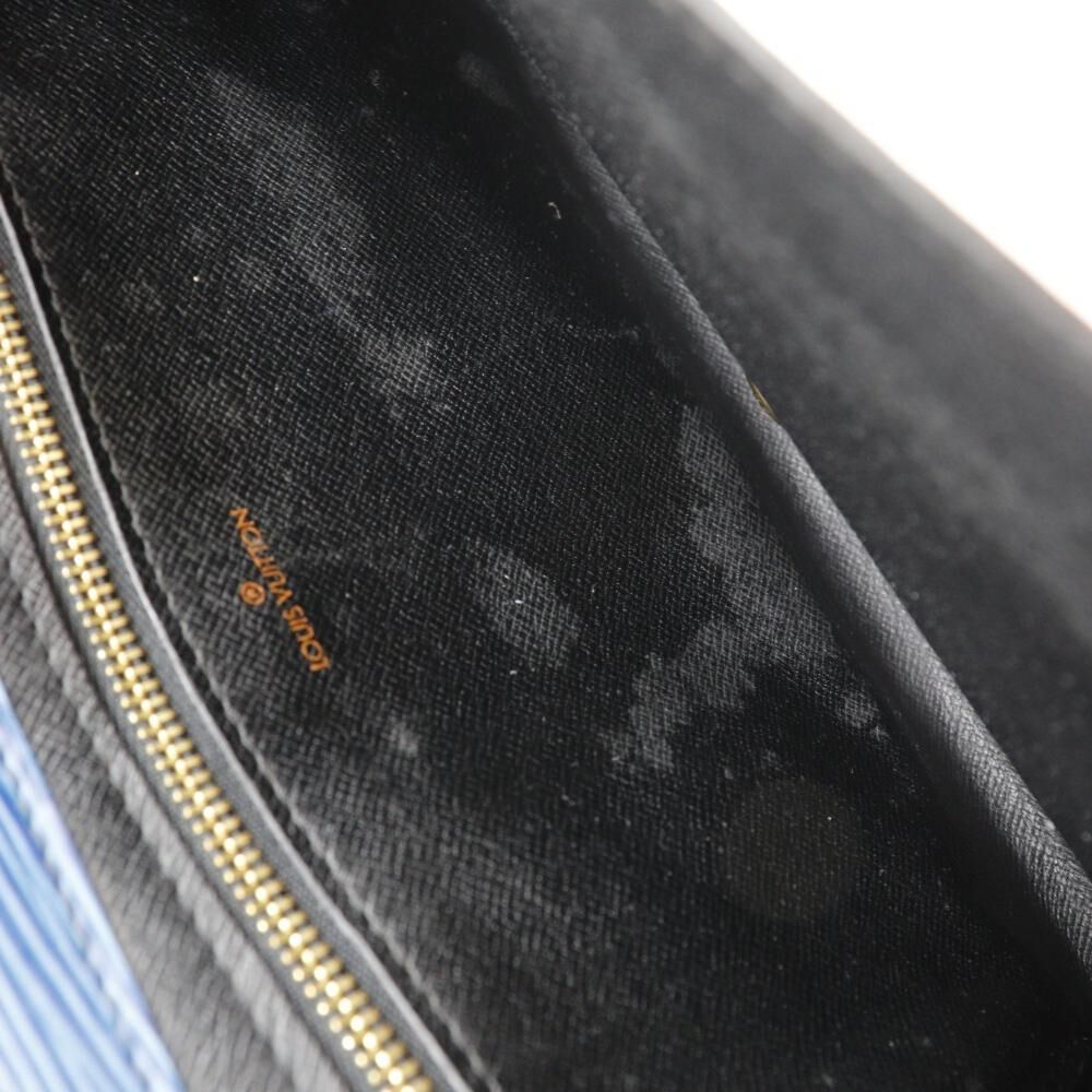 Louis Vuitton Clutch