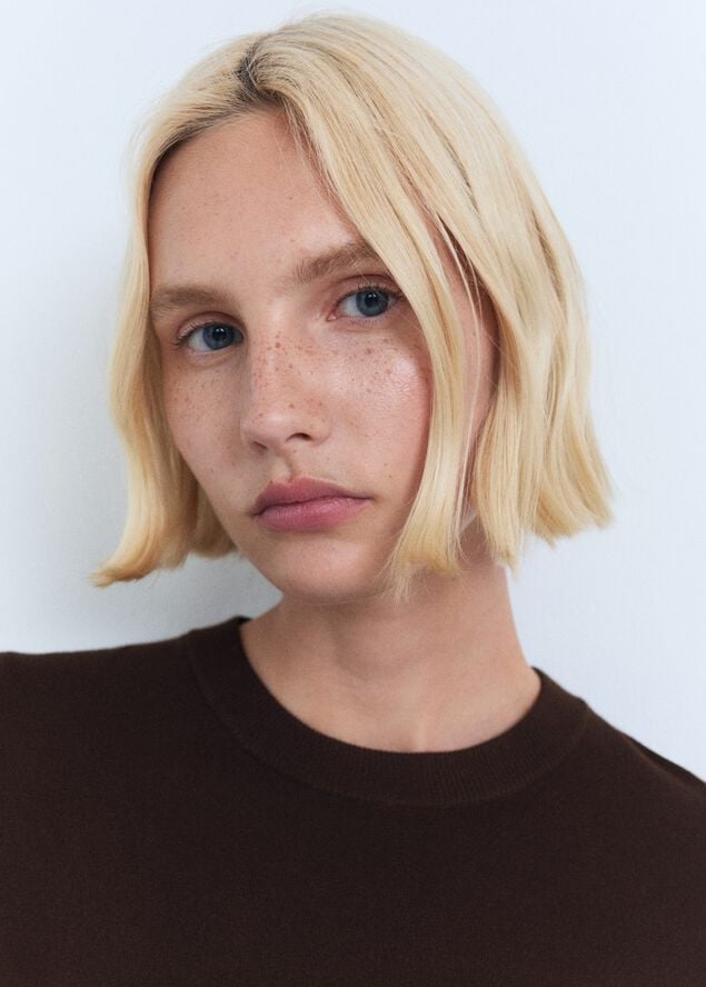 Short-sleeved fine-knit sweater