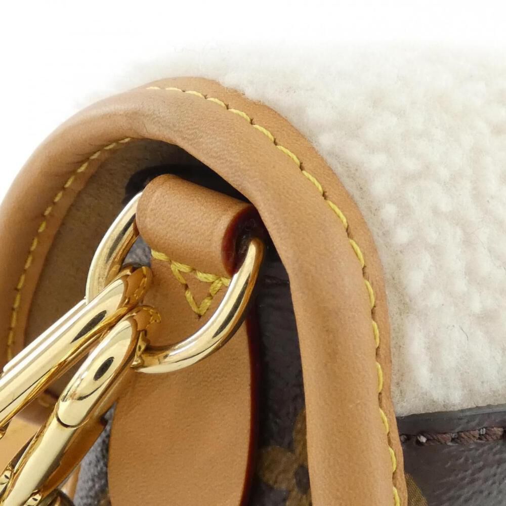 Louis Vuitton Shoulder Bags