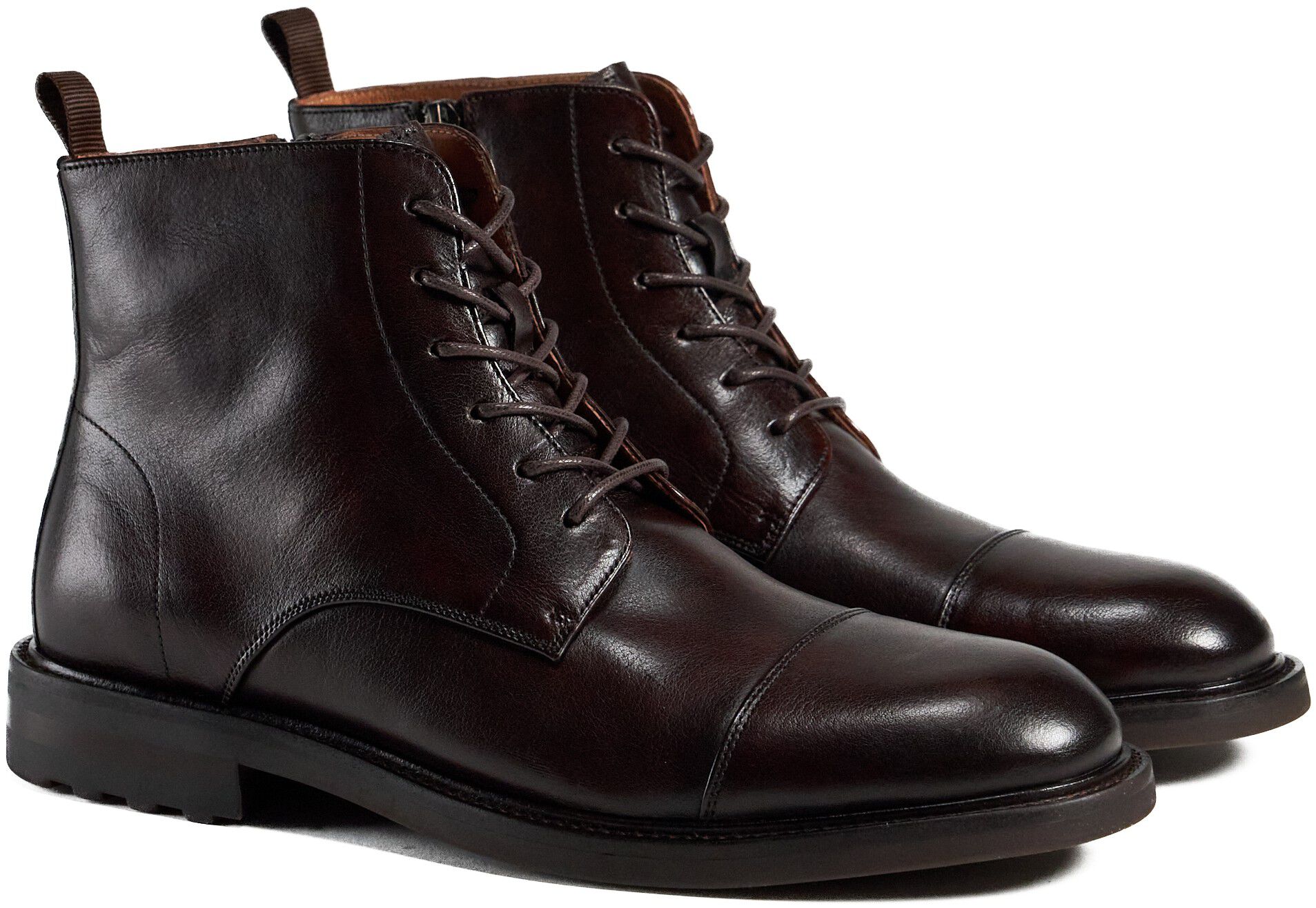 Laced boot