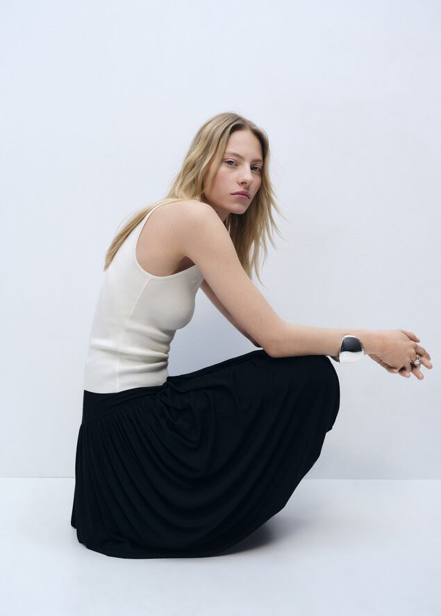 Sleeveless fitted knitted top