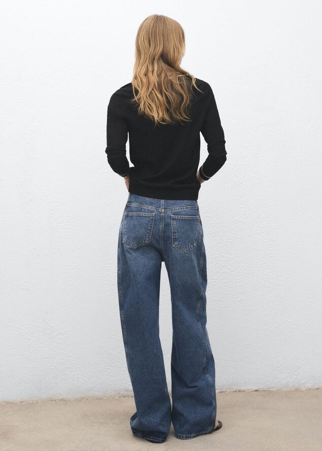 Contrasting V-neck sweater