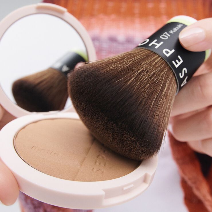 07 Kabuki brush - Intuitiv applicering med perfekt finish