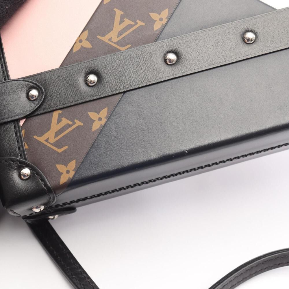 Louis Vuitton Shoulder Bags