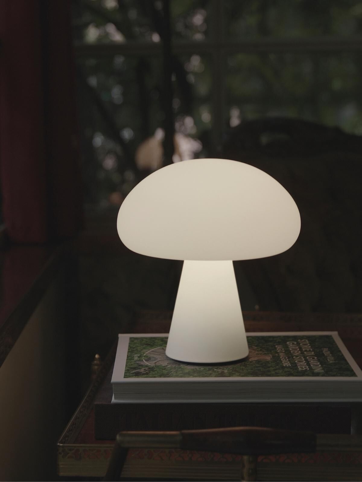 Obello Lamp (Shade: Frosted Glass, Base: Frosted Glass)