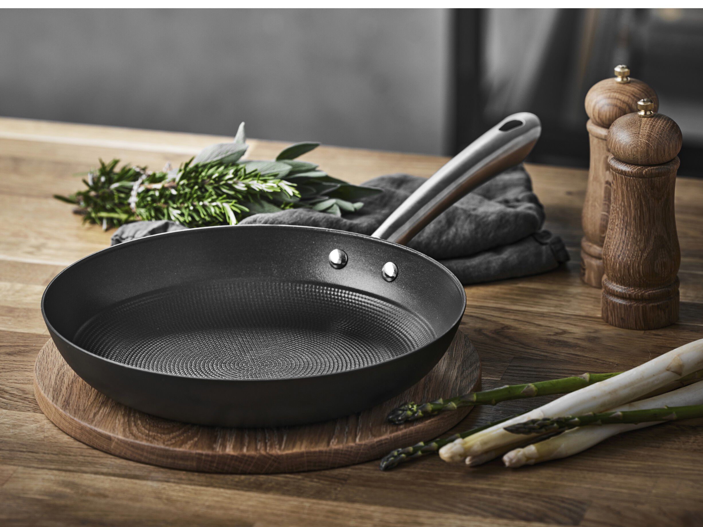 Stekpanna Garonne 28 cm L&auml;ttviktsgjutj&auml;rn