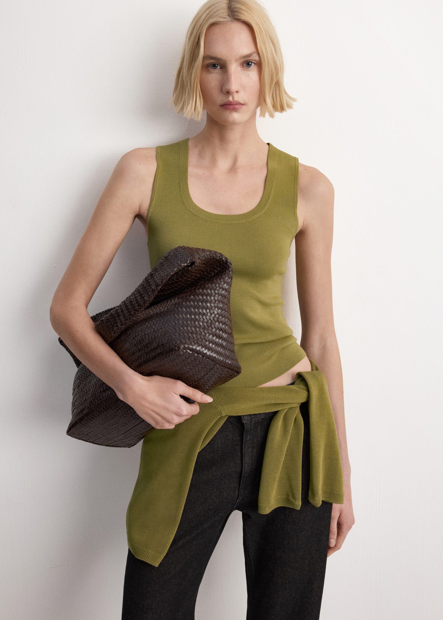 Round-neck knitted top