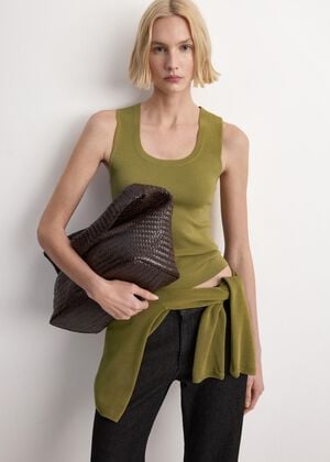 Round-neck knitted top