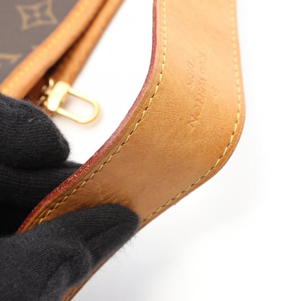 Louis Vuitton Shoulder Bags