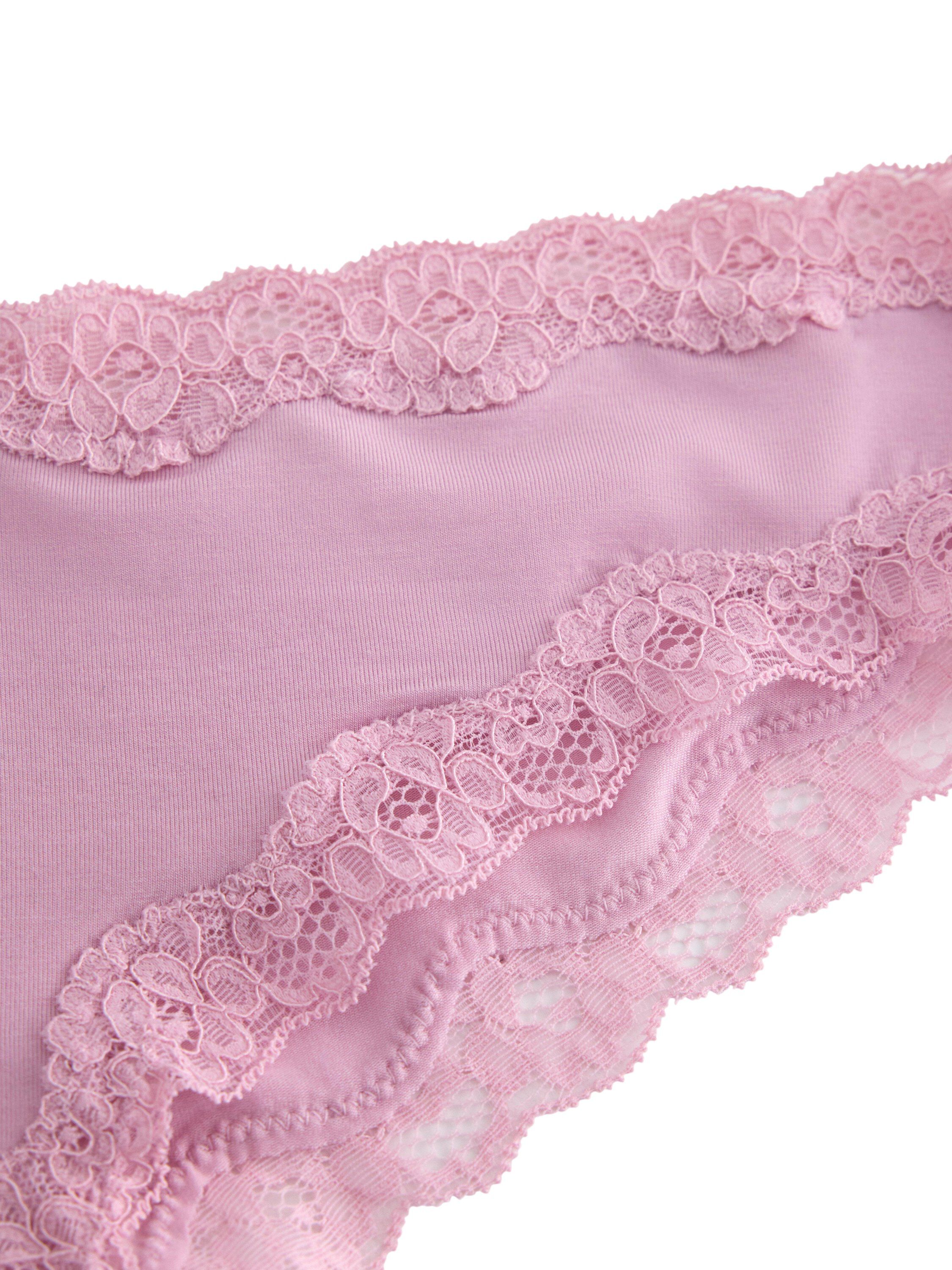 Brazilian cut briefs with low waist