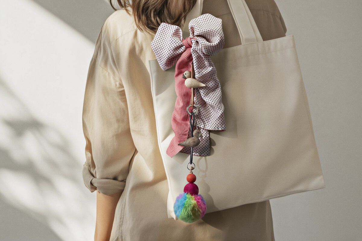 Fugl guld n&oslash;glering med naturl&aelig;der eg