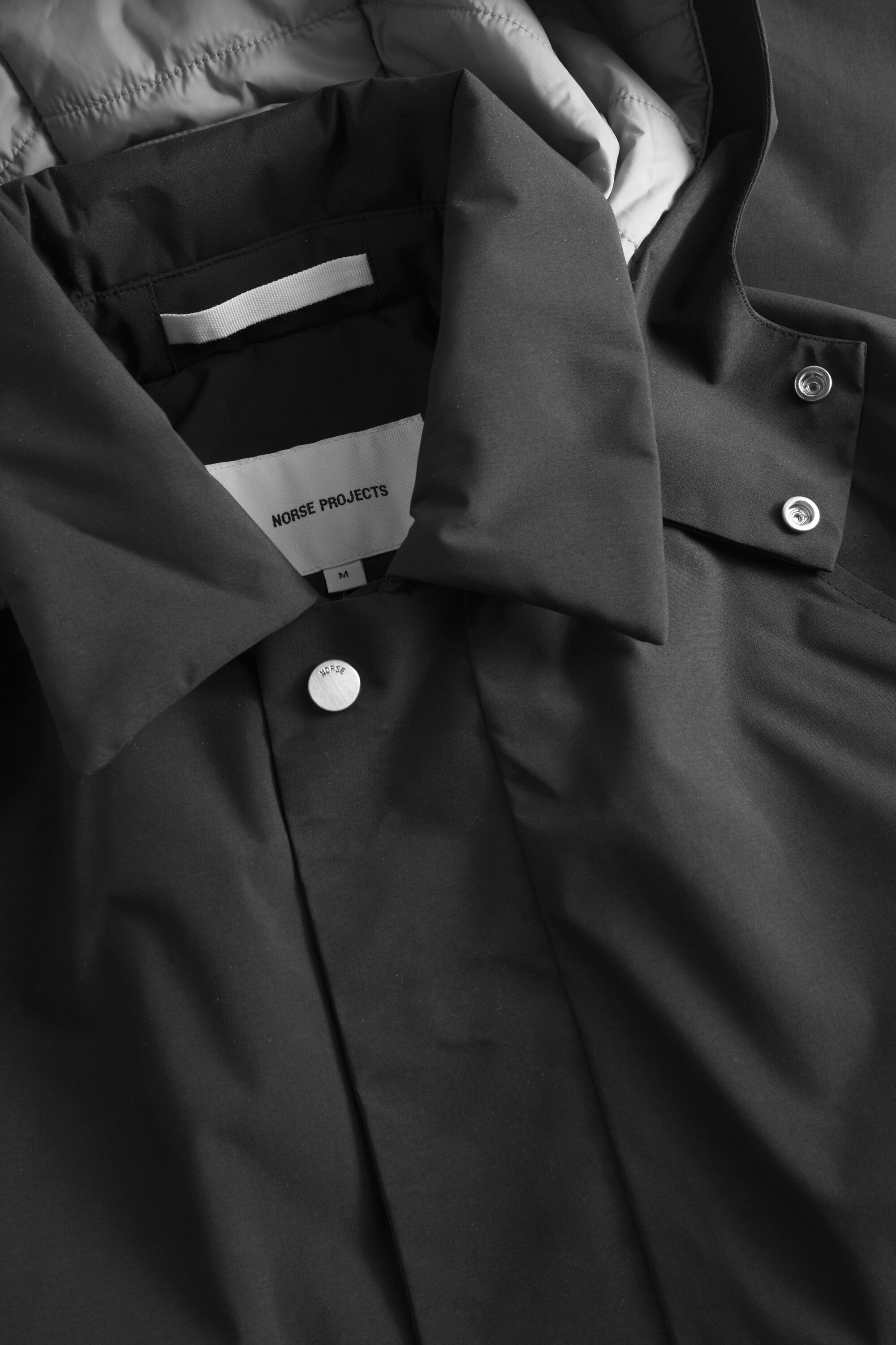 Vargo 2. 0 Gore-Tex Windstopper Hooded Raglan Mac