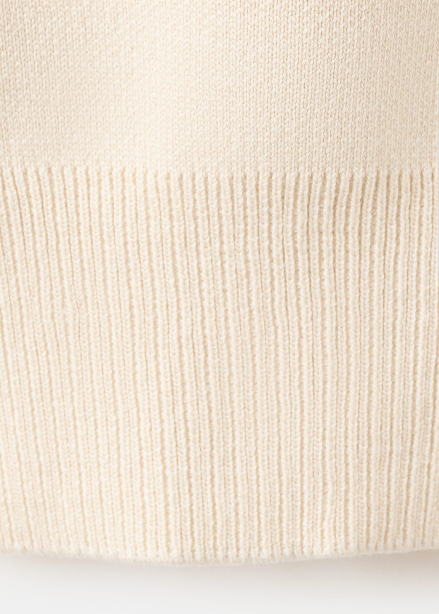 Knitted cardigan with jewel button