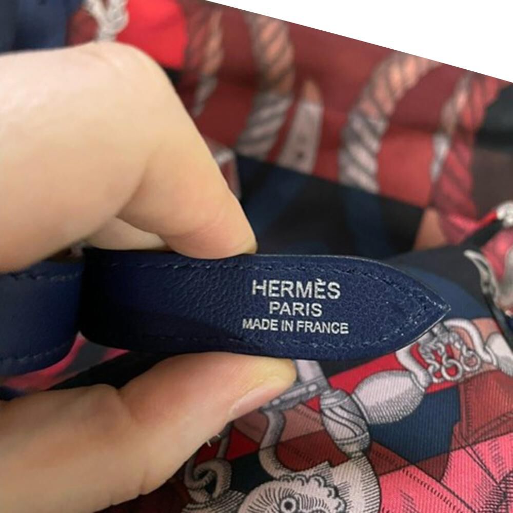 Herm&Atilde;&uml;s Shoulder Bag