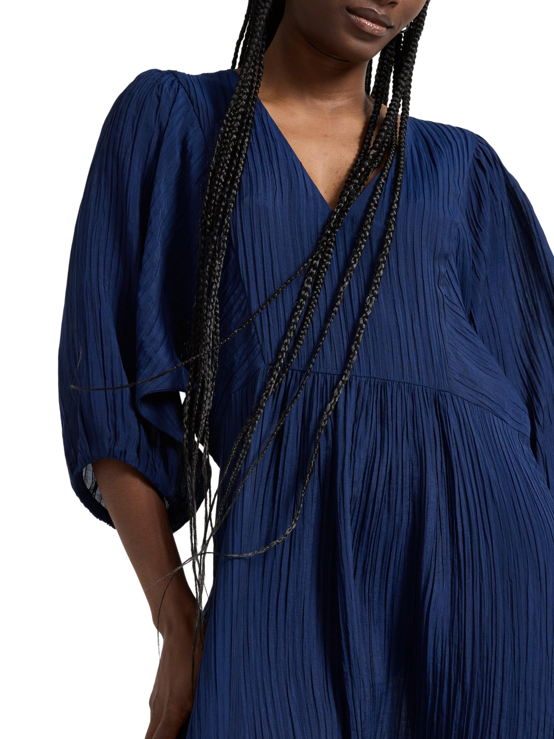 Midi dress with crinkles, v-neck an